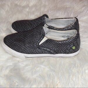 Umicloud tech gray alligator print boy’s slippers size 11.5